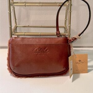 🤎Patricia Nash Piedmont Sherpa wristlet with tags